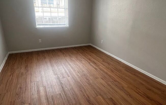 2 beds, 1 bath, 750 sqft, $1,000, Unit K708 - 307 - 109