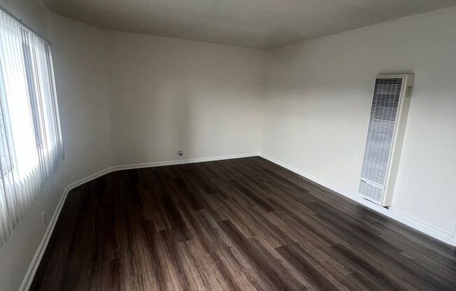 1 bed, 1 bath, $1,565, Unit 27