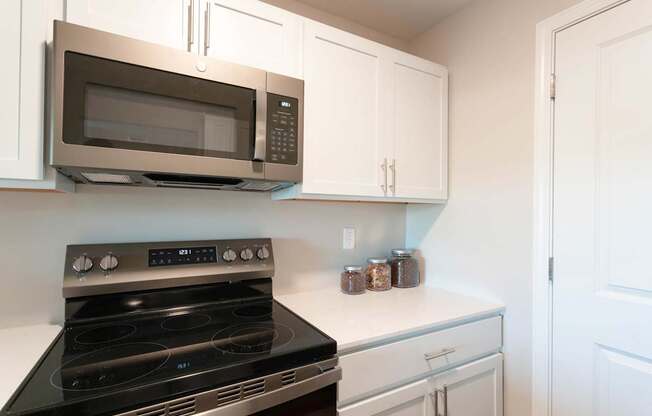 Kitchen at Grand Rapids Apartments | Hidden Lakes Apartments in Grand Rapids MI