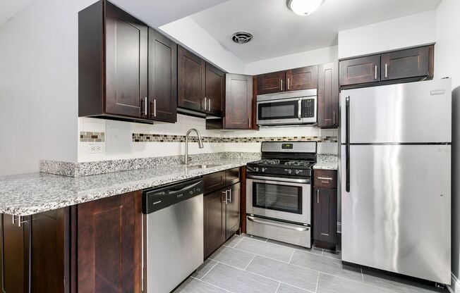 Studio, 1 bath, 336 sqft, $1,550, Unit 304