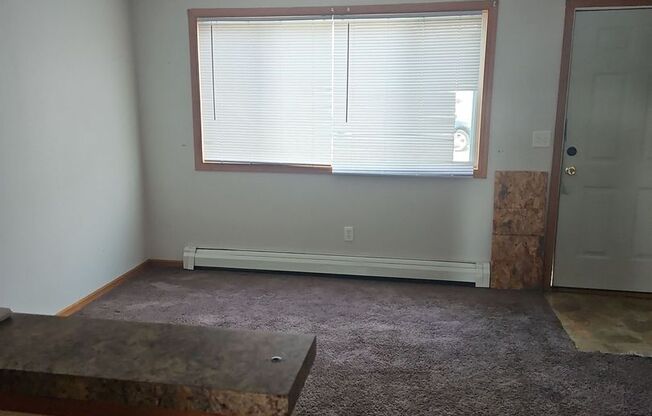 1 bed, 1 bath, 636 sqft, $695