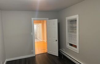 Studio, 1 bath, $950, Unit Unit-2S-For Rent