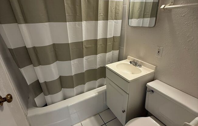 Studio, 1 bath, 400 sqft, $895, Unit #411