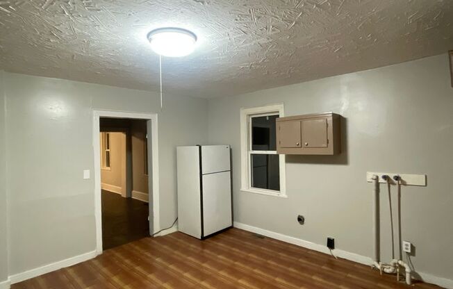 2 beds, 1 bath, $825, Unit 272