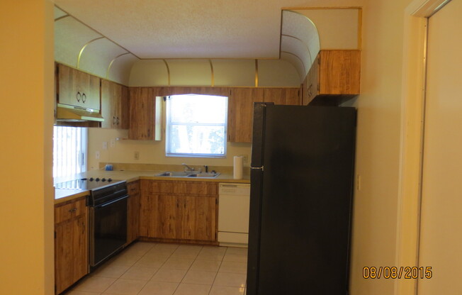 3 beds, 2 baths, $1,650