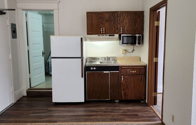 1 bed, 1 bath, 350 sqft, $570, Unit 307