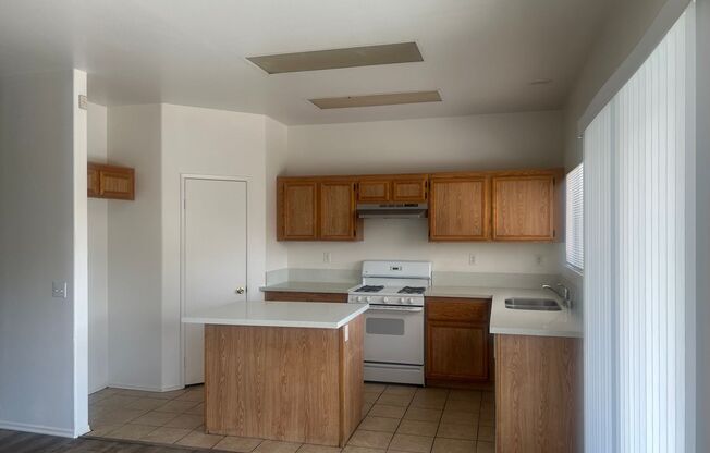 3 bedroom home in central location of Victorville