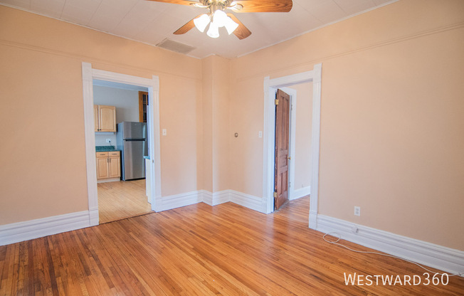 3322 N LAKEWOOD