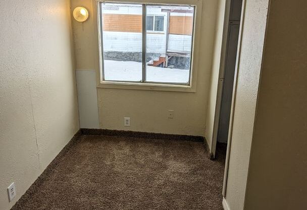 3 beds, 1 bath, 778 sqft, $1,195, Unit #6