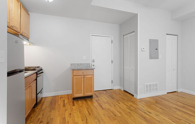 Studio, 1 bath, 250 sqft, $1,295, Unit 7456-2E