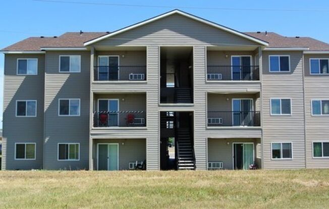 2 beds, 2 baths, $895, Unit 302