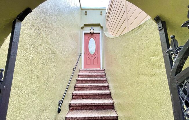 Bernal Hts. 2Br/1.5Ba Home w/Fab City Views, Deck, Hot Tub, Garage! PROGRESSIVE