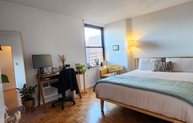 2 beds, 1 bath, $5,250, Unit 14B