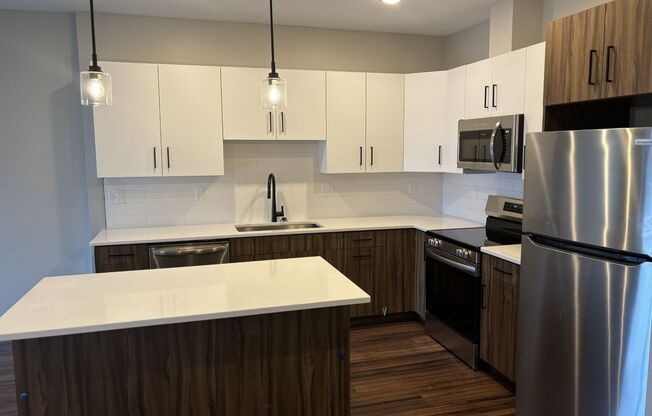 1 bed, 1 bath, 750 sqft, $1,425, Unit 333