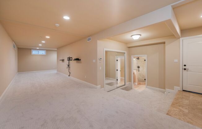 4 beds, 4 baths, $6,500, Unit #B