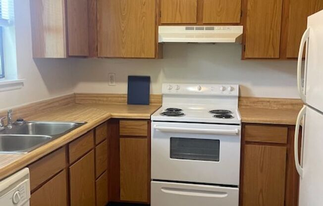 1 bed, 1 bath, 640 sqft, $990, Unit 177K
