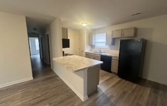 3 beds, 1 bath, $1,300, Unit Unit 3