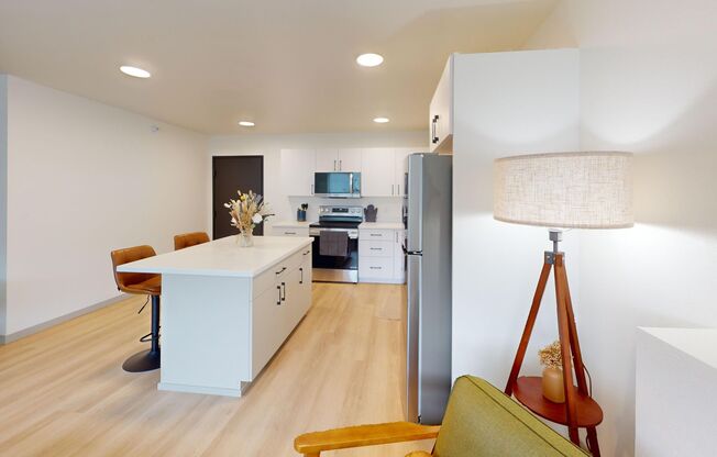 2 beds, 1 bath, 850 sqft, $1,145, Unit 1005-102 (Furnished)