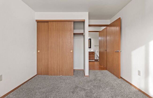 2 beds, 1 bath, 800 sqft, $1,099