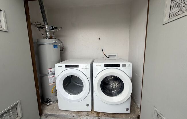 2 beds, 2 baths, 980 sqft, $2,605, Unit A205