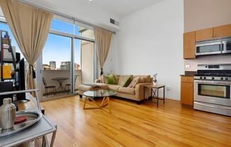 1 bed, 1 bath, 700 sqft, $2,400