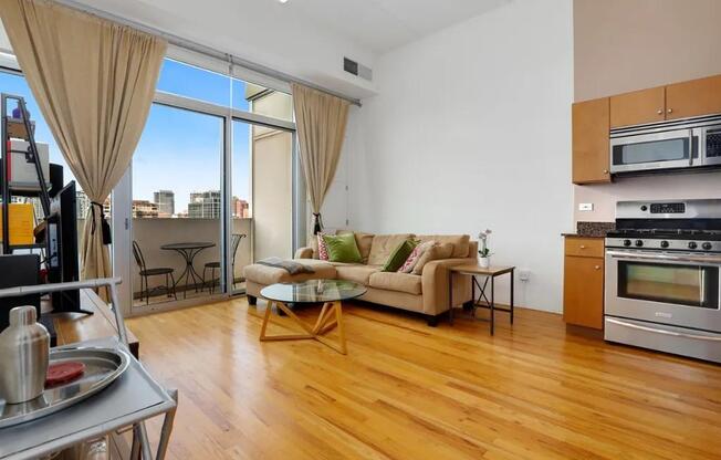 1 bed, 1 bath, 700 sqft, $2,400
