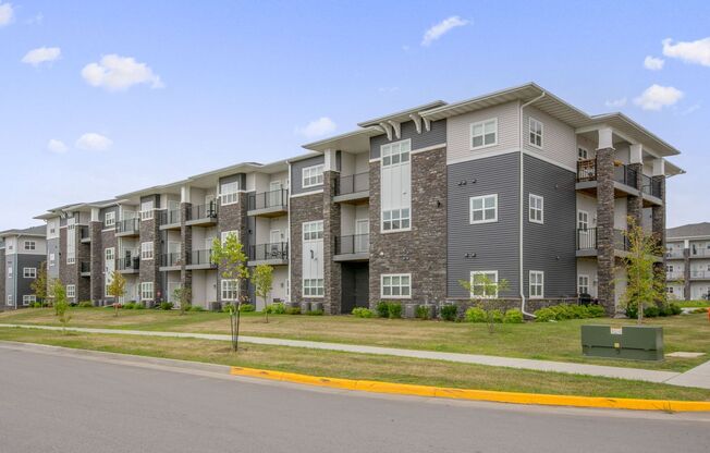 2 beds, 2 baths, 940 sqft, $1,440, Unit 210