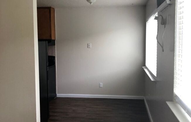 2 beds, 1 bath, 800 sqft, $1,375, Unit 06