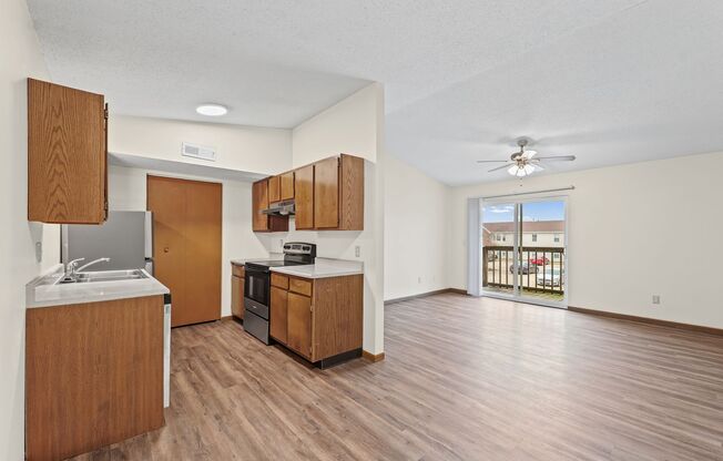 3 beds, 2 baths, 1,100 sqft, $1,160, Unit 9G