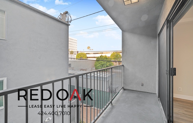121 N Hamilton Dr