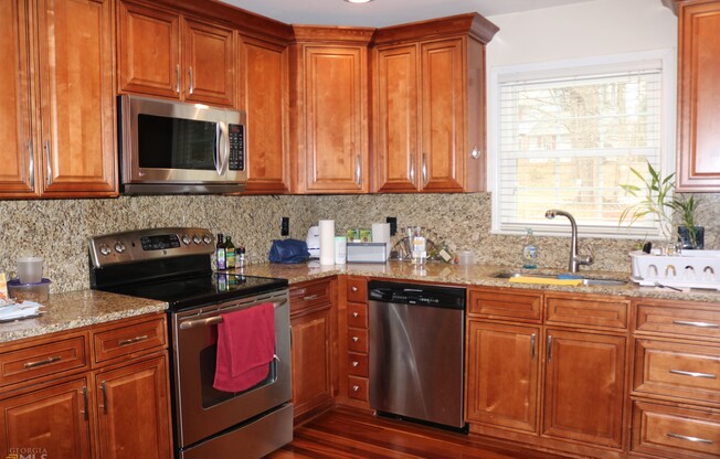 544 WINDSOR CT