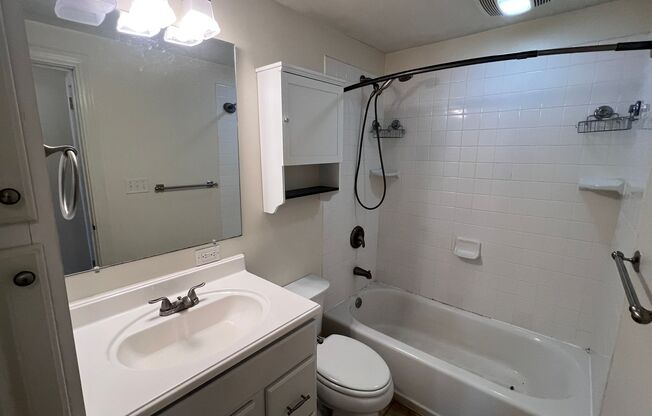 3 beds, 1 bath, $2,500