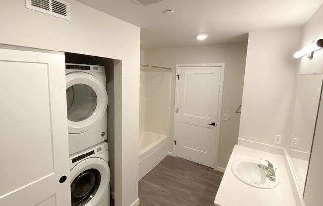 1 bed, 1 bath, 660 sqft, $1,600, Unit 411