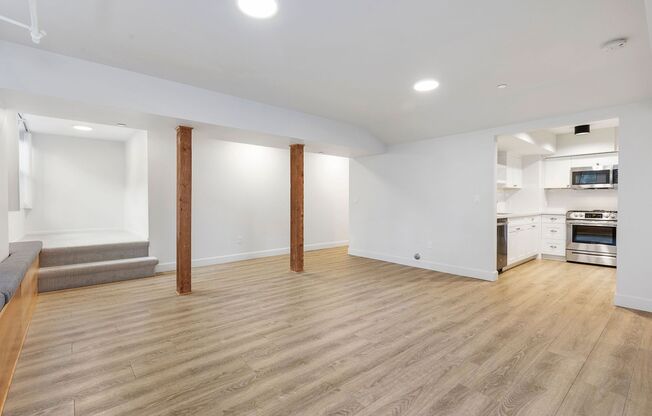 2 beds, 1 bath, 930 sqft, $2,395, Unit 03