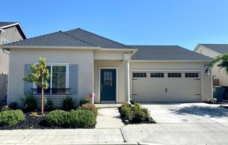 $2,450 Fowler & Shields, Beautiful 3 Bedroom - E Garland Ave, Fresno - 17 Solar Panels!