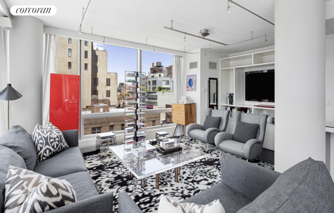 166 W 18 ST