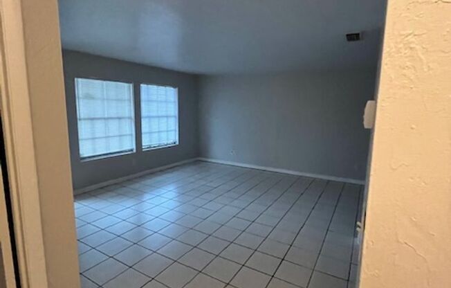 2 beds, 1 bath, $1,150