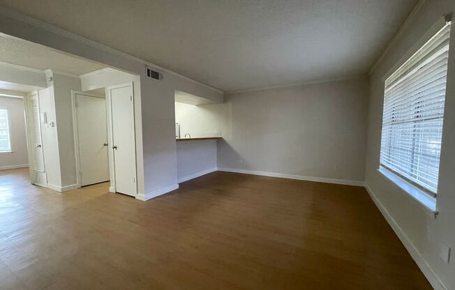 1 bed, 1 bath, 700 sqft, $1,054, Unit ELP2202-158