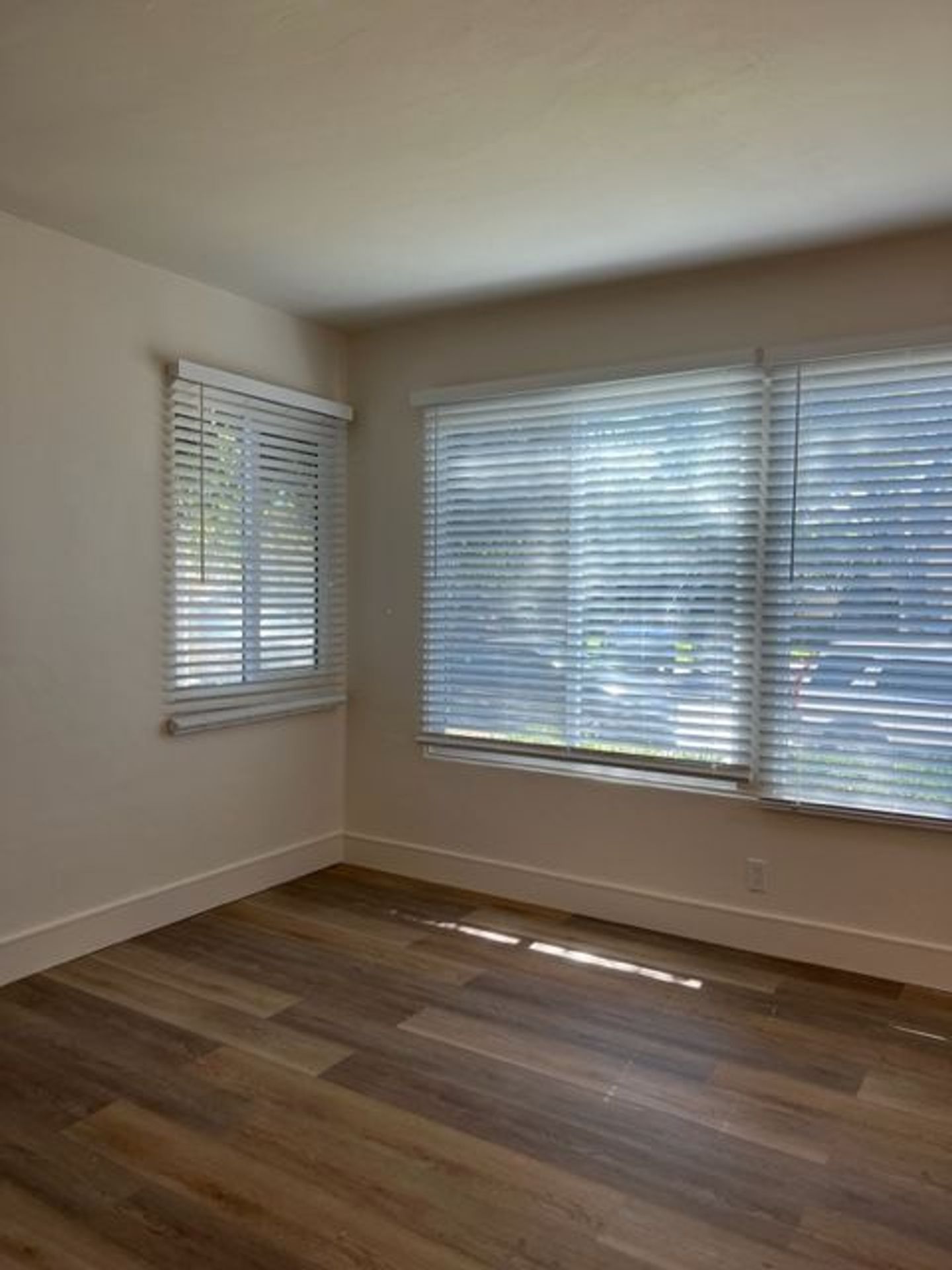 BEACH CLOSE- Welcome to Emerald Street a 1 Bedroom Cottage