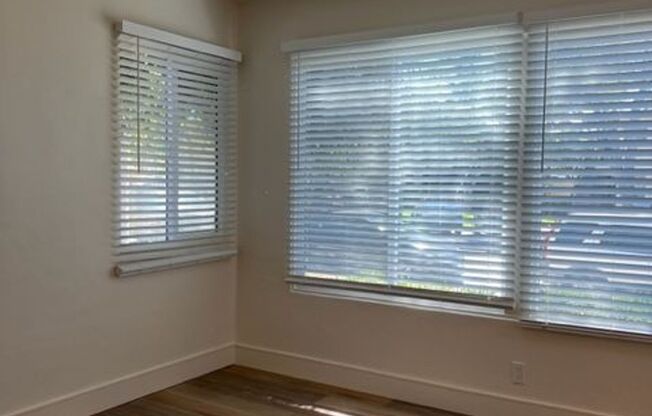 BEACH CLOSE- Welcome to Emerald Street a 1 Bedroom Cottage