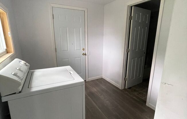 3 beds, 1 bath, $1,400