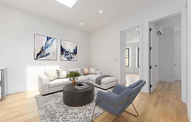 246 E 25 ST