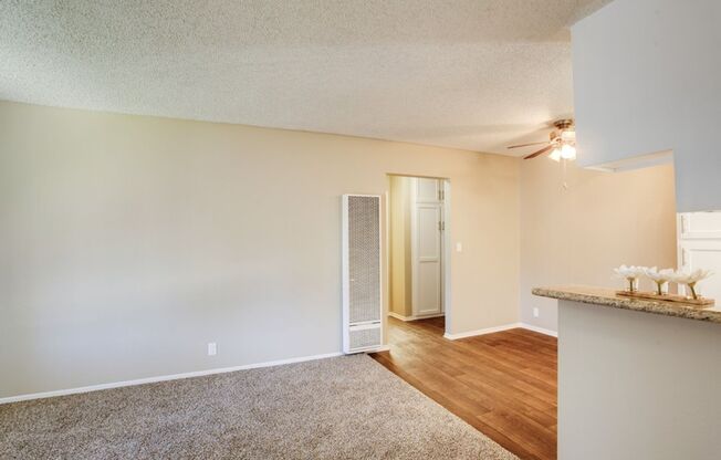 2 beds, 1 bath, 912 sqft, $2,250