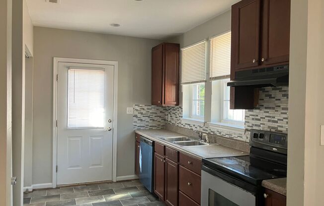 Three Bedroom Condo - Centrally Located Suffolk!