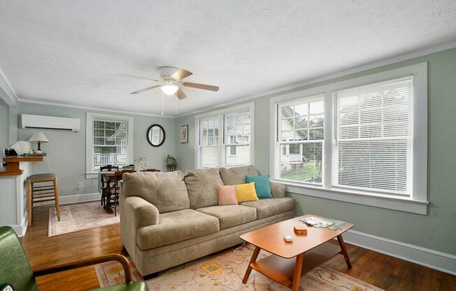 Garage Apartment in 5 Points!! One-Bedroom