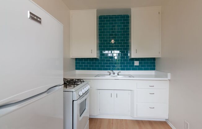 Studio, 1 bath, 375 sqft, $1,995, Unit 4