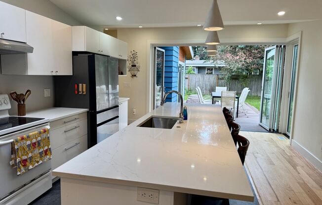 Fantastic Rambler in Lake Hills with A/C!