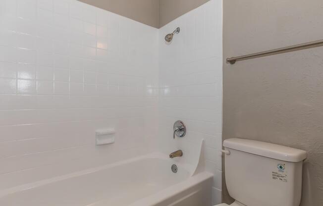 2 beds, 2 baths, 905 sqft, $1,405