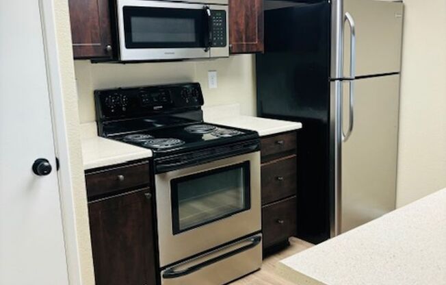 2 beds, 1 bath, 830 sqft, $1,349, Unit 140