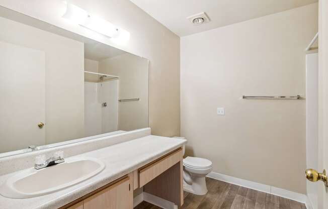 Full Bathroom at Copper Ridge Apartments in Kingman Arizona